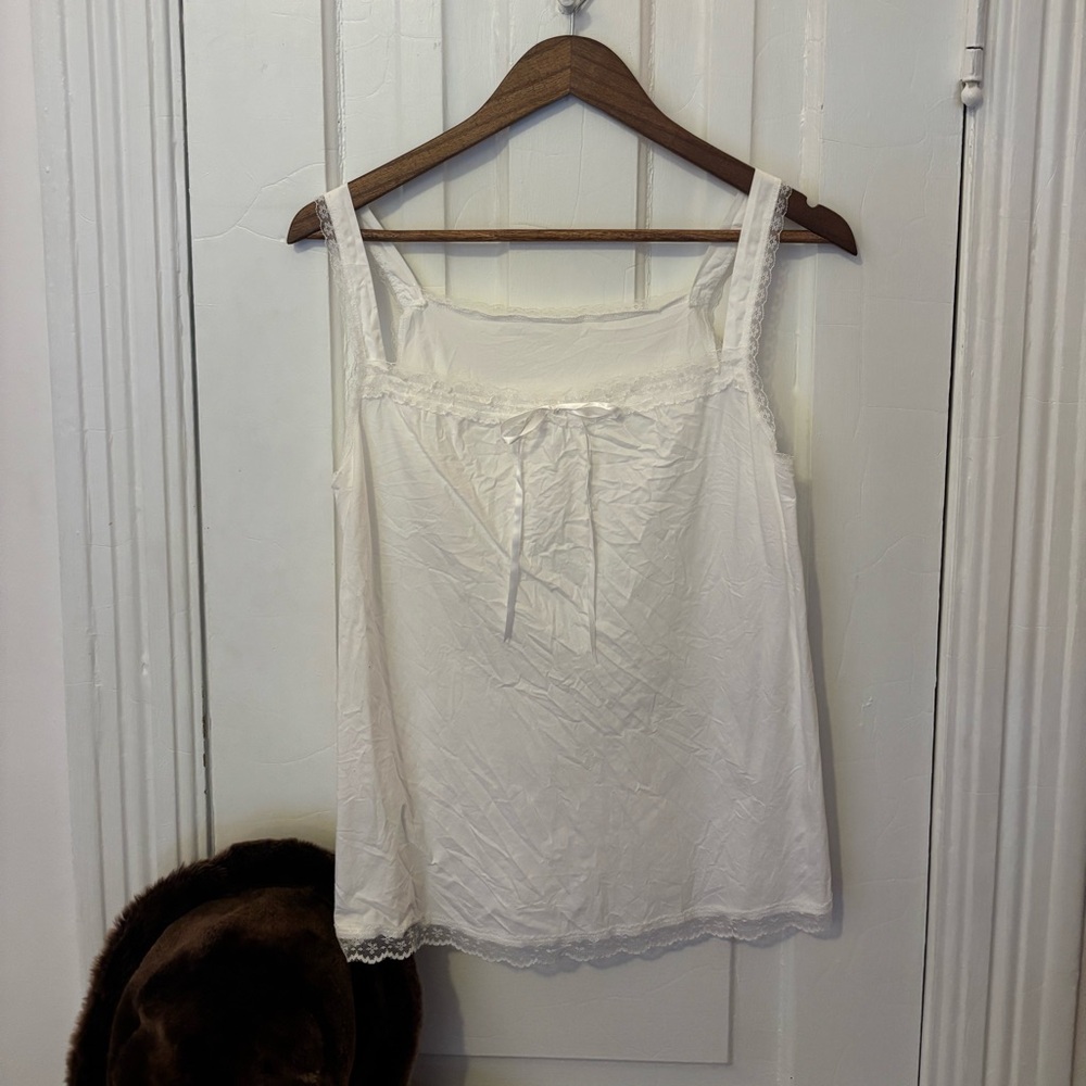 brandy melville lacey tank blouse